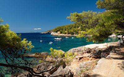 U potrazi za savršenom plažom na otoku Hvaru